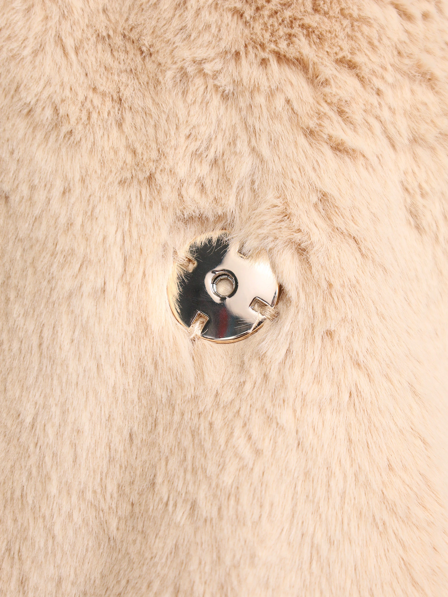 Куртка бежевого цвета с капюшоном